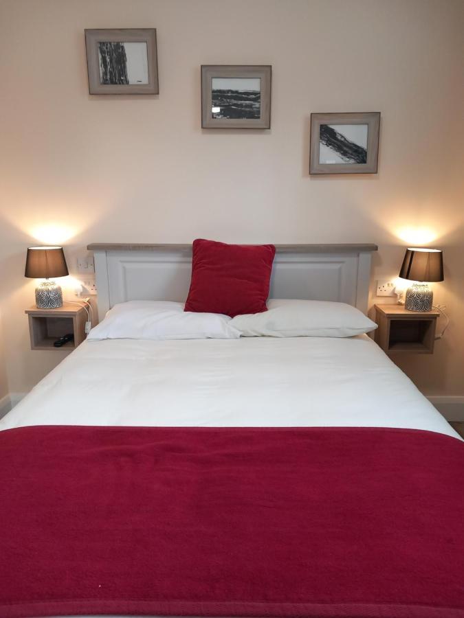 Matty'S Pub - Apartment'S คาร์โลว์ ภายนอก รูปภาพ