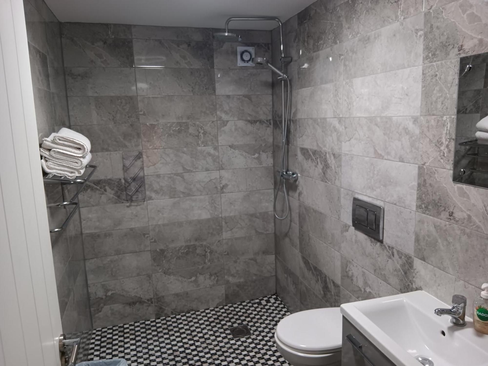 Matty'S Pub - Apartment'S คาร์โลว์ ห้อง รูปภาพ