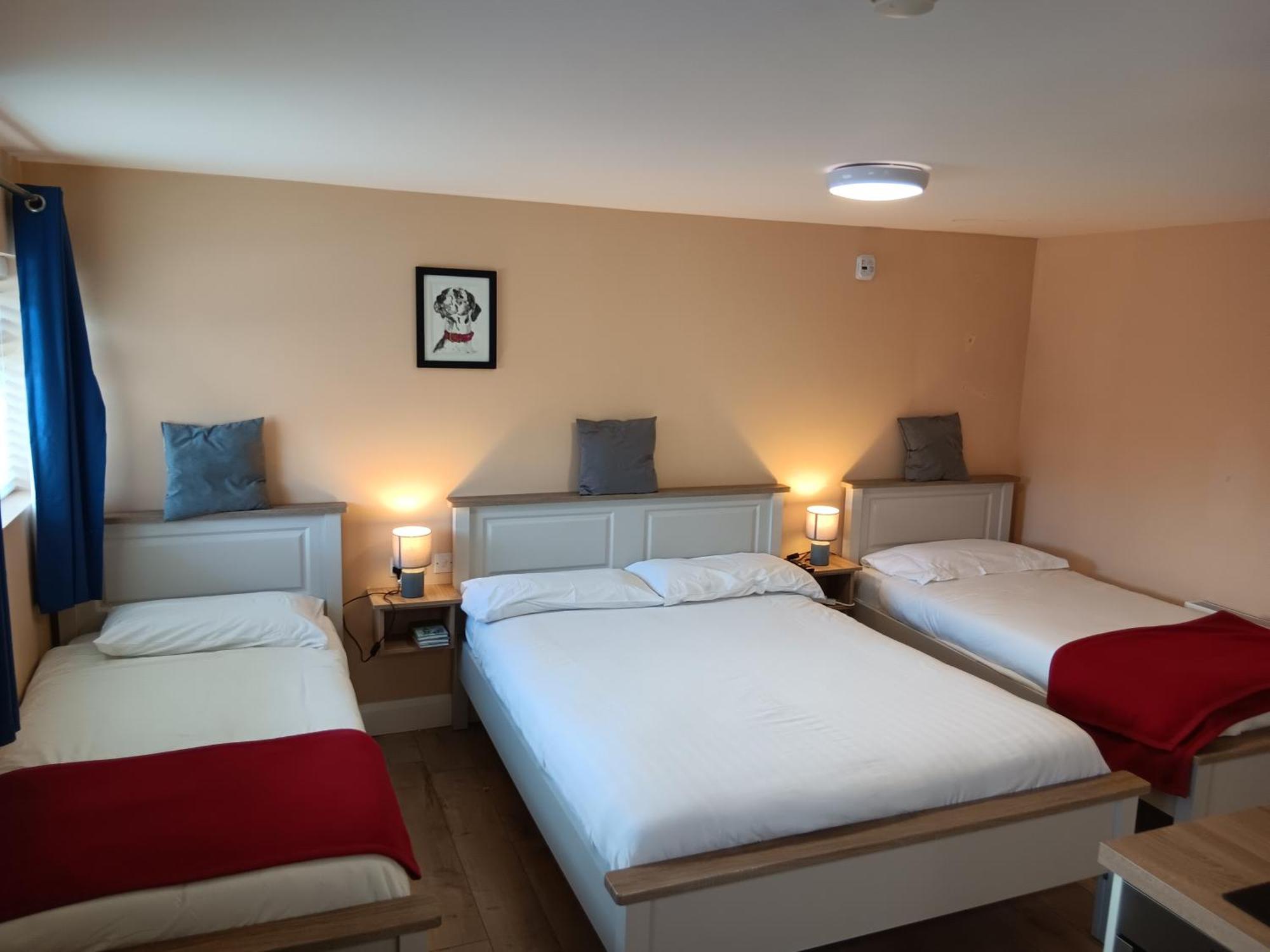 Matty'S Pub - Apartment'S คาร์โลว์ ภายนอก รูปภาพ