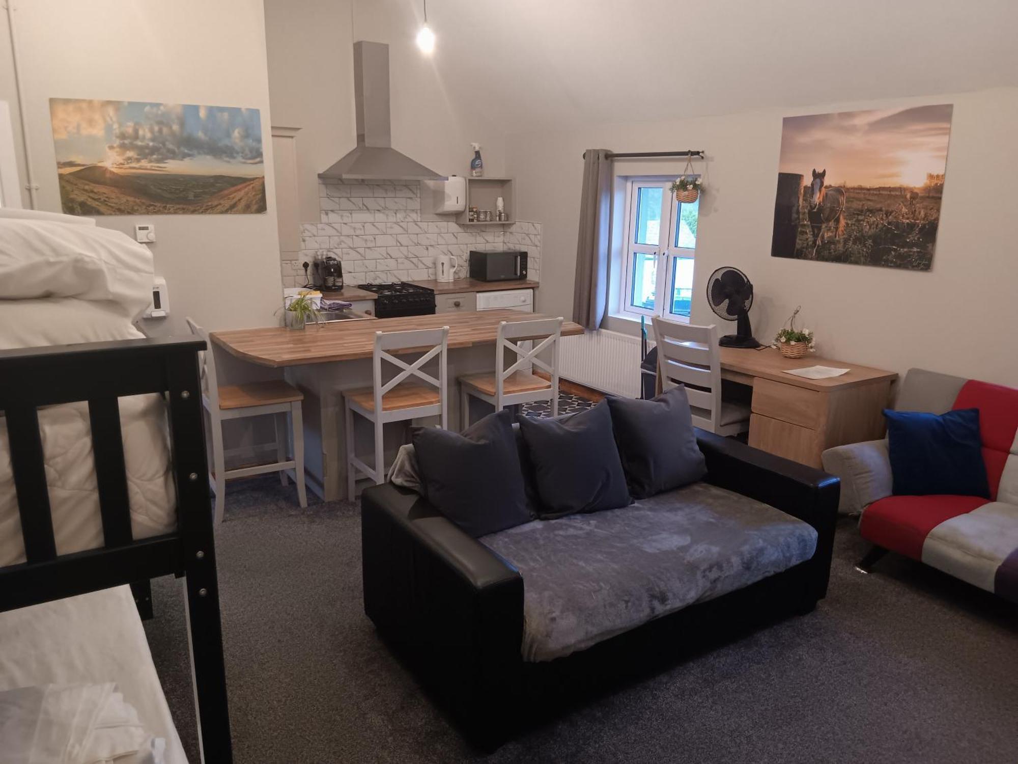 Matty'S Pub - Apartment'S คาร์โลว์ ภายนอก รูปภาพ