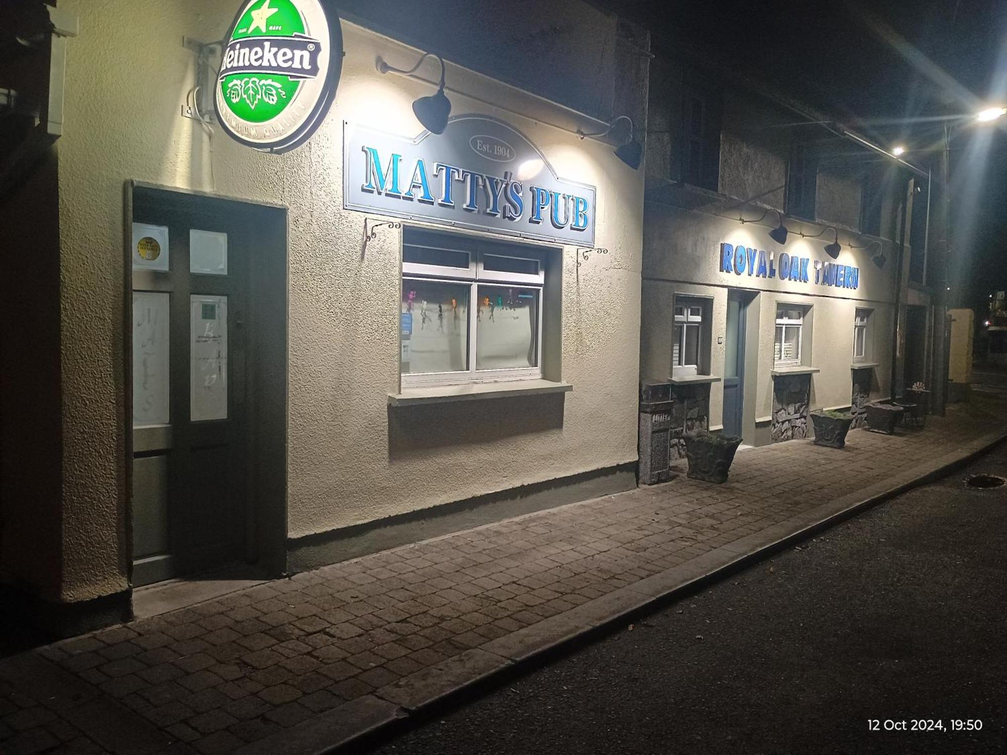Matty'S Pub - Apartment'S คาร์โลว์ ภายนอก รูปภาพ